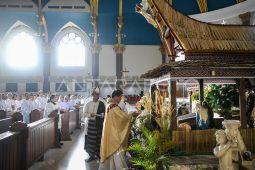 Misa Natal di Gereja Katedral Samarinda