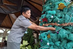 Wujud pelestarian lingkungan, Gereja di Lampung buat pohon Natal dari karung bekas