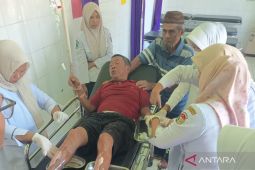 Polisi bantu padamkan kebakaran warung di Mukomuko