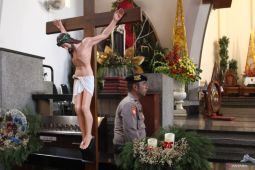 Sterilisasi gereja jelang misa Natal di Malang
