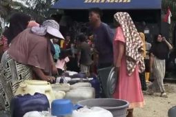 Brimob pasok air bersih untuk warga terdampak bencana di Aceh Timur