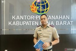Penyerahan 400 bidang PTSL tambahan di Muna Barat