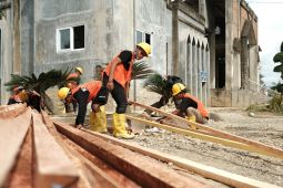 Hutama Karya kerahkan alat berat, rencanakan 120 huntara untuk warga terdampak di Aceh Tamiang