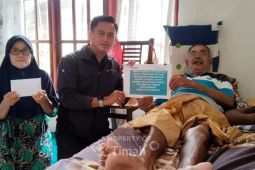 PT Timah bantu biaya pengobatan warga Desa Pamak