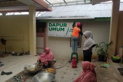 Baznas Agam bangun dapur umum untuk bantu warga terdampak banjir Maninjau