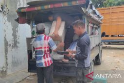 Relawan NTB mendistribusikan 600 paket bantuan banjir di Aceh Utara