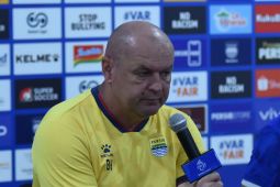 Bojan Hodak minta Bobotoh tak nyalakan flare saat laga Persib vs PSM Makassar