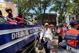 Pemkot Bandung tertibkan parkir liar di kawasan Jalan Asia Afrika