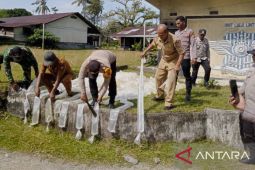 Polisi musnahkan 1.700 liter minuman keras ilegal di Maluku Tengah