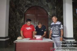 Pelaksana IPA Lotta Pineleng serahkan bantuan bagi warga Winangun Atas