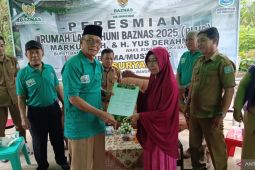 Pemkab Bangka Barat-Baznas serahkan rumah layak huni kepada penerima manfaat
