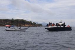 Tim SAR menggandeng nelayan cari korban kecelakaan kapal di Labuan Bajo