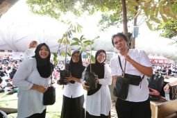 Ribuan PPPK Paruh Waktu Banyuwangi sumbang bibit pohon untuk reboisasi