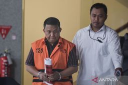 KPK periksa Plt Gubernur Riau terkait aliran uang Abdul Wahid