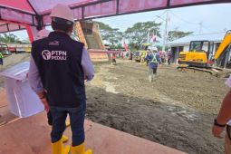 Dirut PTPN IV dan Direktur HK PTPN I dampingi COO Danantara tinjau pembangunan Huntara di Aceh