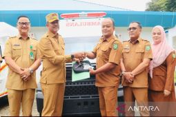 Pelayanan kesehatan diperkuat, empat Puskesmas di Madina terima ambulans baru