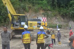 Atas arahan Presiden Prabowo, Kementerian PU bergerak cepat tangani jalan nasional terdampak bencana di Tapsel