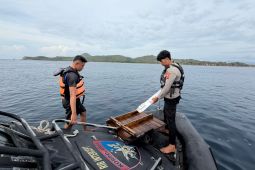 Tim SAR temukan serpihan badan kapal tenggelam di Labuan Bajo