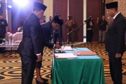 Gubernur Safanpo lantik dua anggota Majelis Rakyat Papua Selatan