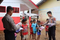 Polda Sumut salurkan seragam sekolah untuk siswa di Tapanuli Tengah