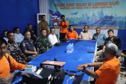 Gubernur NTT melibatkan tokoh agama-adat mencari korban kapal tenggelam