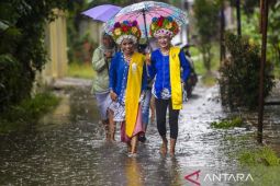 Pesta adat Ngarot Lelea