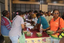 Pemkab Manokwari salirkan bantuan 200 UMKM mama Papua
