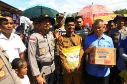 Kapolda Aceh salurkan bantuan kepada pengungsi banjir di Bener Meriah