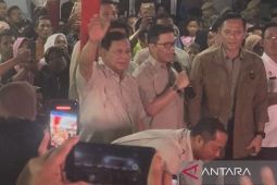 Prabowo nyanyikan lagu nasional bersama pengungsi sambut tahun baru