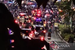 Wisatawan padati Kayutangan Malang saat malam pergantian tahun