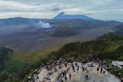 Police investigate theft of Thai tourists' suitcases at Mount Bromo