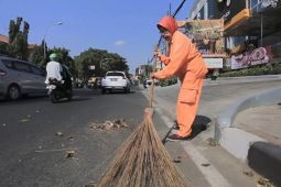Kota Tangerang kerahkan petugas kebersihan sejak dini hari di pusat keramaian