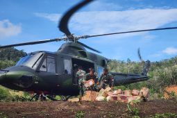 Indonesian military airlifts aid to North Sumatra villages