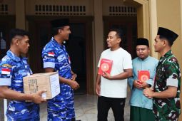 Lanud Natuna salurkan 200 Al Quran untuk masyarakat perbatasan