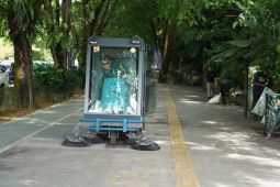 Pemkot Pontianak lengkapi kendaraan penyapu trotoar dan jalan