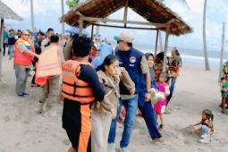 Wisatawan diimbau waspada saat beraktivitas di Danau Ranau