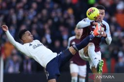 Kalahkan Nottingham, Aston Villa geser Manchester City