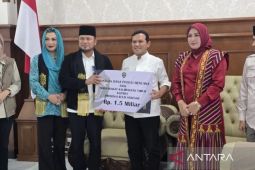 Gubernur Kaltim serahkan bantuan Rp 1,5 miliar untuk Aceh