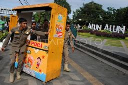 Aksi bebersih dan penertiban PKL di Alun Alun Kota Bogor