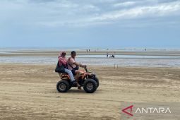 Glamping romantis nikmati sunrise dan sunset Pantai Ambalat