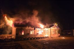 Polres Morowali tangkap tiga terduga pelaku pembakaran kantor tambang di Morowali