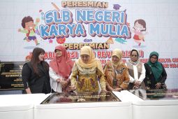 Khofifah resmikan SLB-B negeri pertama perkuat layanan disabilitas