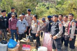 Polres Aceh Tengah salurkan bantuan logistik ke desa terisolir