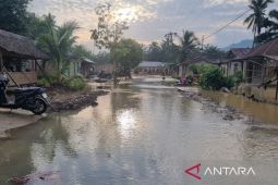 Banjir tak kunjung pergi, warga Bandar Tarutung terjebak genangan berkepanjangan