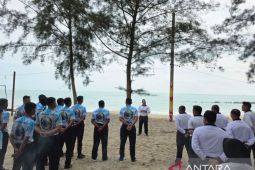 Danlanal Babel pimpin olahraga bersama prajurit Lanal Babel dan KRI Todak-631