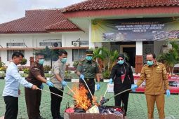 Kejari Bangka Tengah memusnahkan barang bukti 37 perkara