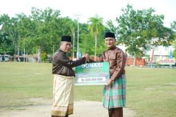 Bupati Sarolangun serahkan donasi Rp538 untuk korban bencana di Sumatera