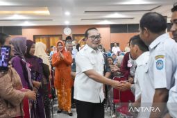 198 perempuan desa Kubu Raya Kalbar ikuti wisuda Akademi Paradigta 2026