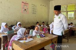 Kakan Kemenag Palas uji kemampuan membaca dan berhitung siswa kelas I dan II Madrasah Ibtidaiyah