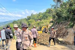 Jalinsum Sipirok-Taput amblas, arus lalu lintas lumpuh total